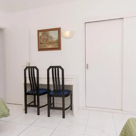 Flores 5 - Two Bed Apartment *