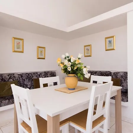 Flores 5 - Two Bed Lejlighed