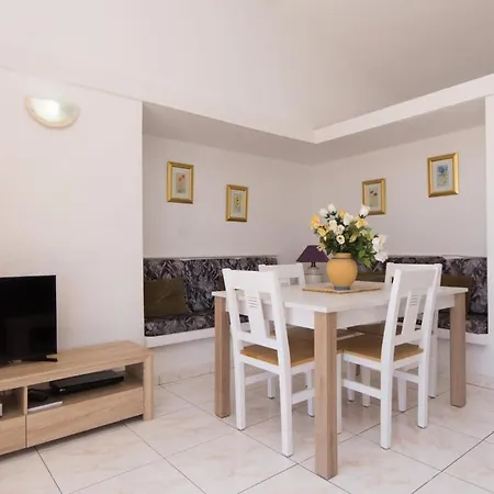 Flores 5 - Two Bed Lejlighed