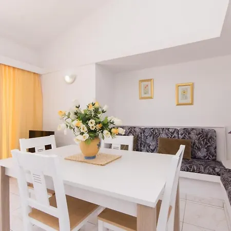 Flores 5 - Two Bed