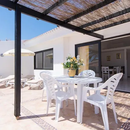 Flores 5 - Two Bed Playa Feñabe